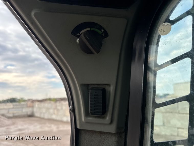 image for item EM8419 2014 Caterpillar 262D skid steer loader