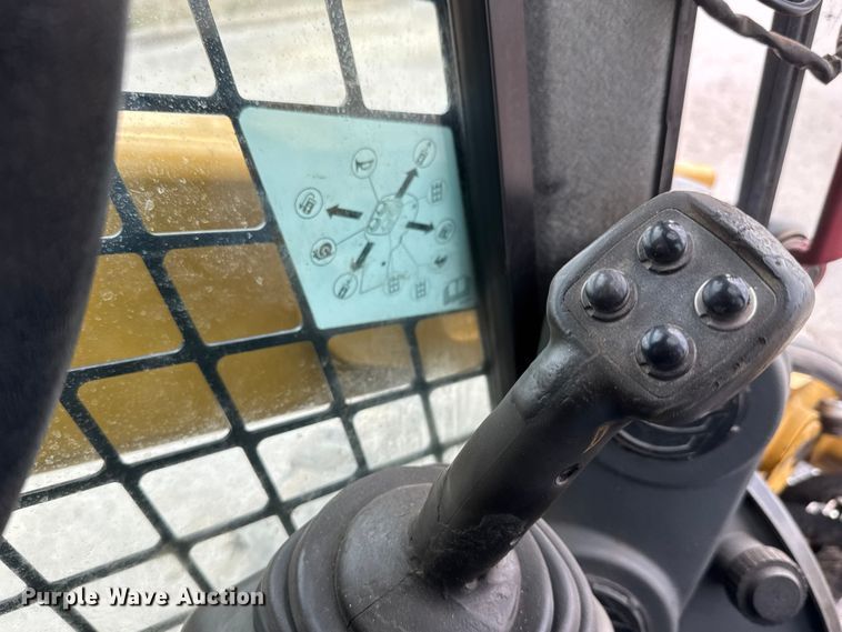 image for item EM8419 2014 Caterpillar 262D skid steer loader