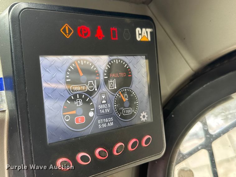 image for item EM8419 2014 Caterpillar 262D skid steer loader