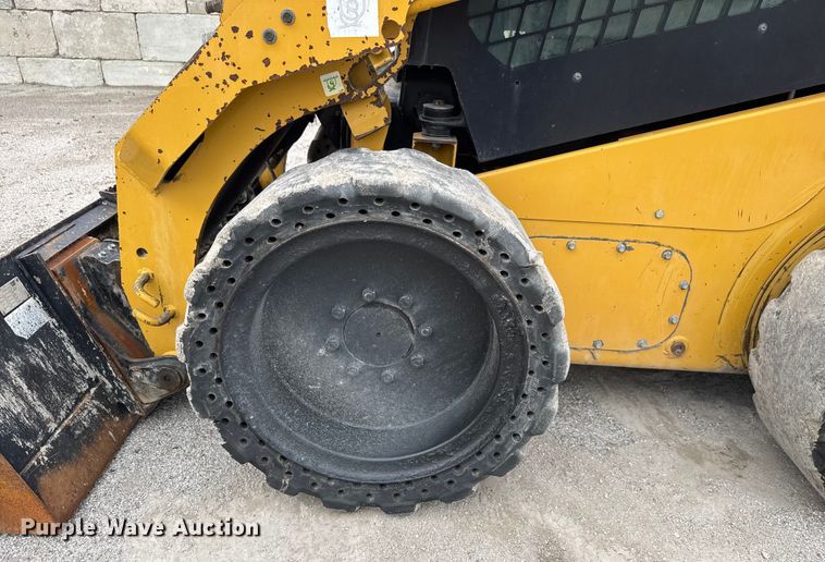 image for item EM8419 2014 Caterpillar 262D skid steer loader