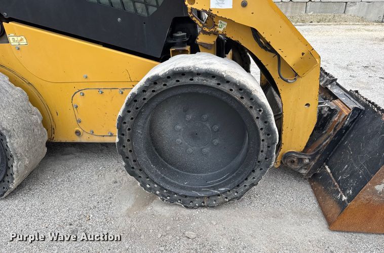 image for item EM8419 2014 Caterpillar 262D skid steer loader