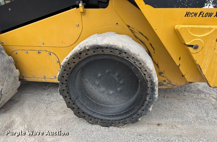 image for item EM8419 2014 Caterpillar 262D skid steer loader