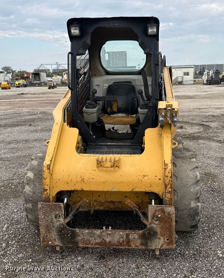 MINI CARGADOR SOBRE RUEDAS 2011 CATERPILLAR 246C