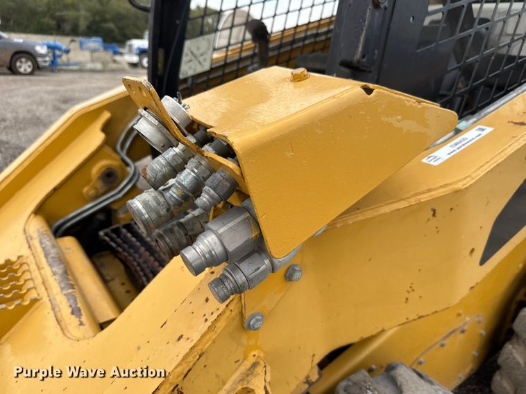 image for item EM8420 2011 Caterpillar 246C skid steer loader