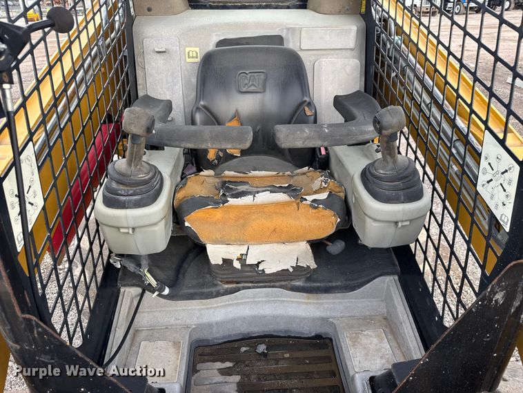 image for item EM8420 2011 Caterpillar 246C skid steer loader