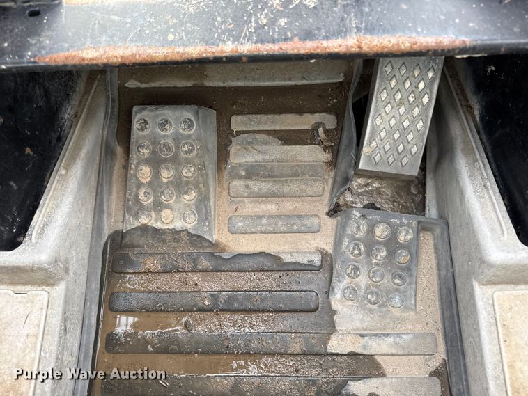 image for item EM8420 2011 Caterpillar 246C skid steer loader