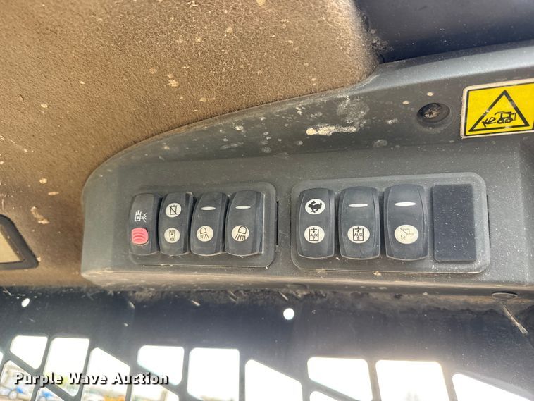 image for item EM8420 2011 Caterpillar 246C skid steer loader