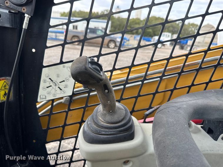 image for item EM8420 2011 Caterpillar 246C skid steer loader