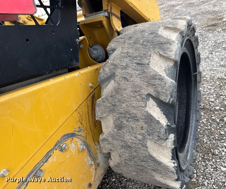 image for item EM8420 2011 Caterpillar 246C skid steer loader
