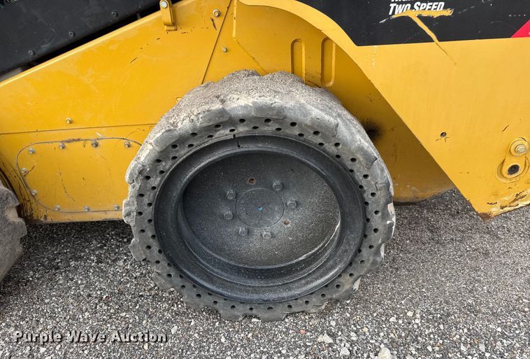 image for item EM8420 2011 Caterpillar 246C skid steer loader