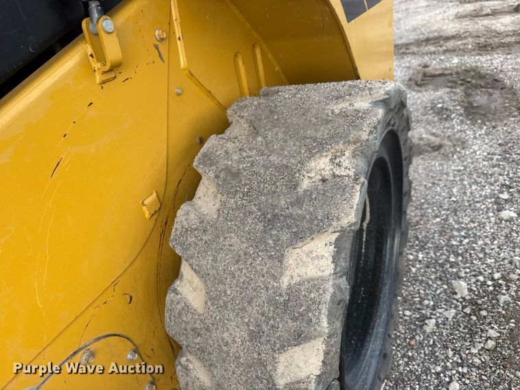 image for item EM8420 2011 Caterpillar 246C skid steer loader