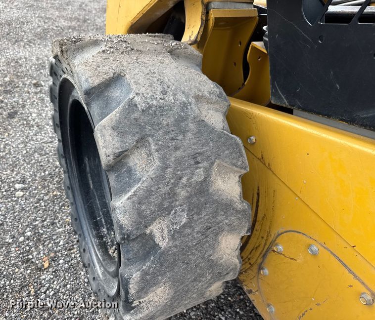 image for item EM8420 2011 Caterpillar 246C skid steer loader