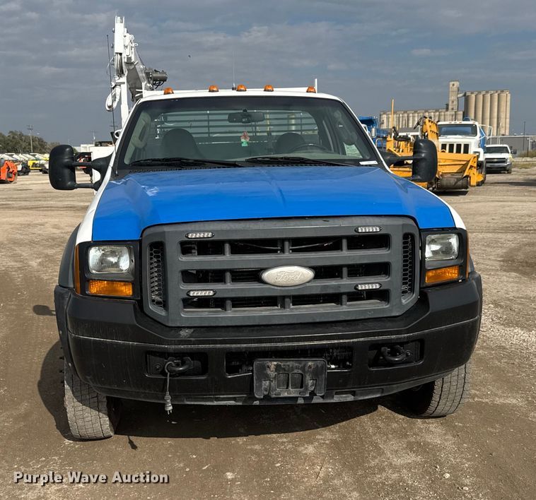 image for item EM8422 2006 Ford F450 Super Duty utility / service truck
