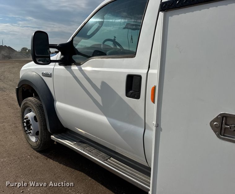 image for item EM8422 2006 Ford F450 Super Duty utility / service truck