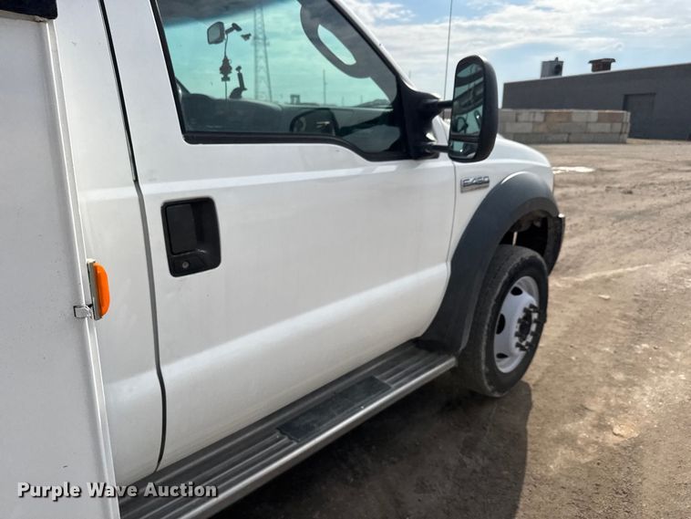 image for item EM8422 2006 Ford F450 Super Duty utility / service truck