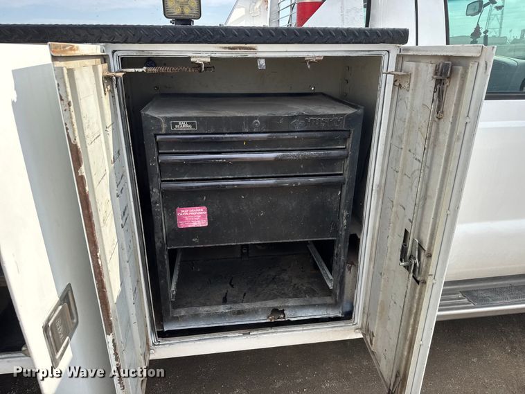 image for item EM8422 2006 Ford F450 Super Duty utility / service truck