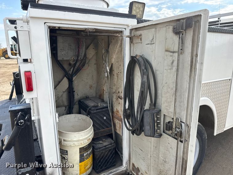 image for item EM8422 2006 Ford F450 Super Duty utility / service truck