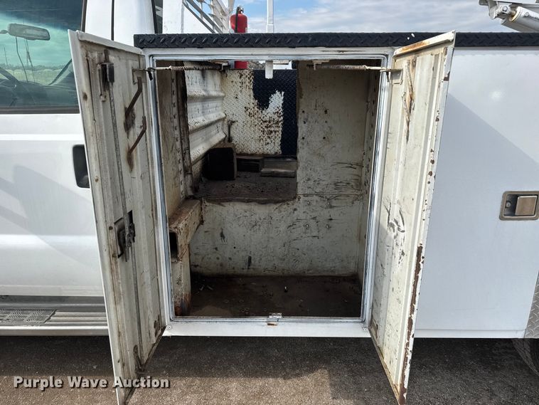 image for item EM8422 2006 Ford F450 Super Duty utility / service truck