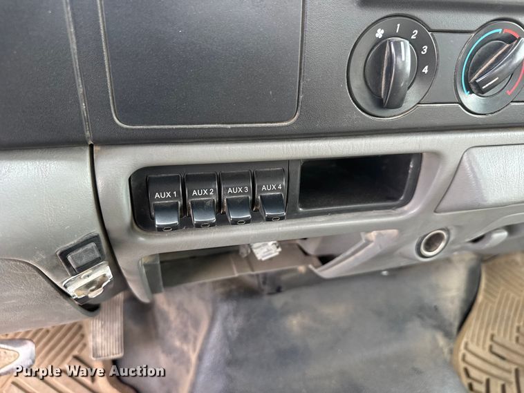 image for item EM8422 2006 Ford F450 Super Duty utility / service truck