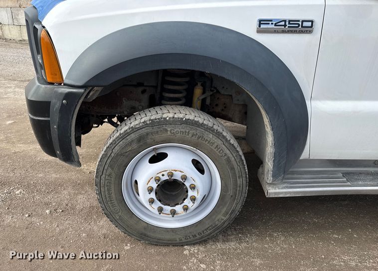 image for item EM8422 2006 Ford F450 Super Duty utility / service truck