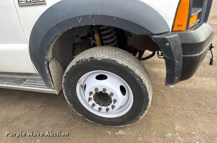 image for item EM8422 2006 Ford F450 Super Duty utility / service truck