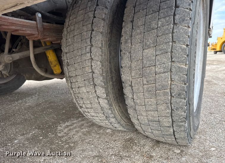 image for item EM8422 2006 Ford F450 Super Duty utility / service truck