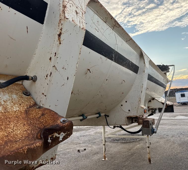 image for item EM8427 2007 Ranch ED24-30 end dump trailer