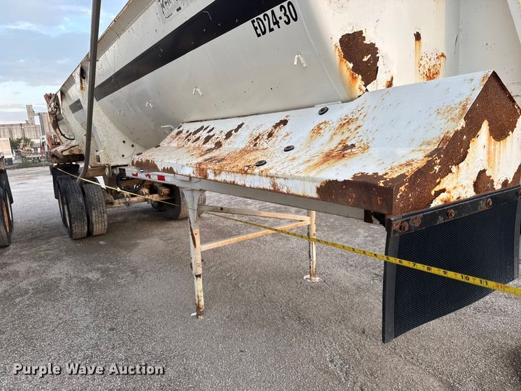 image for item EM8427 2007 Ranch ED24-30 end dump trailer