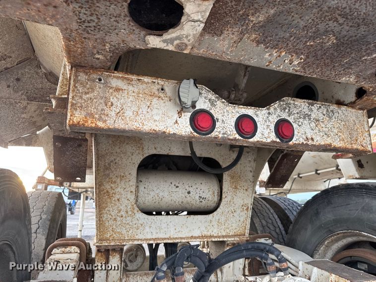 image for item EM8427 2007 Ranch ED24-30 end dump trailer