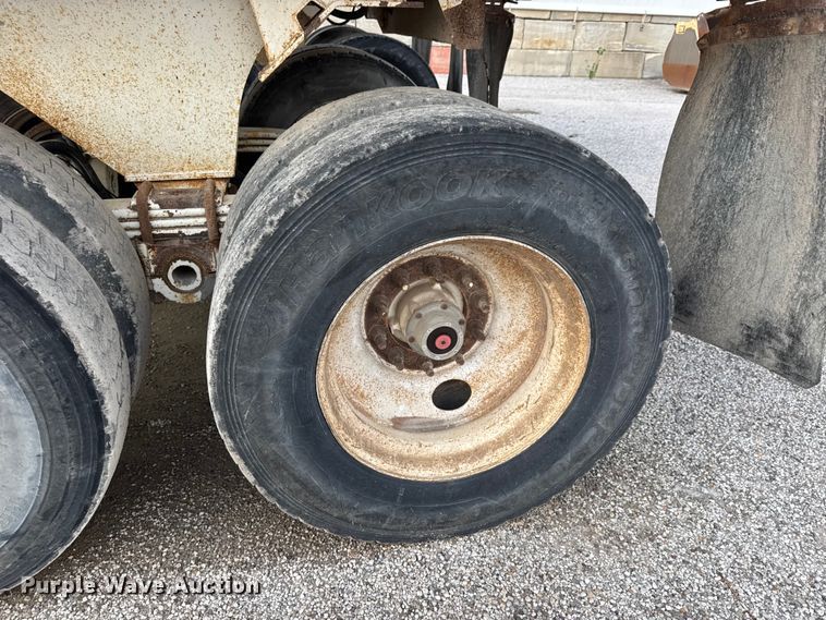 image for item EM8427 2007 Ranch ED24-30 end dump trailer