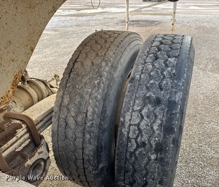 image for item EM8427 2007 Ranch ED24-30 end dump trailer