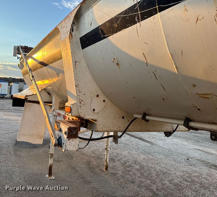 image for item EM8428 2007 Ranch ED24-30 end dump trailer