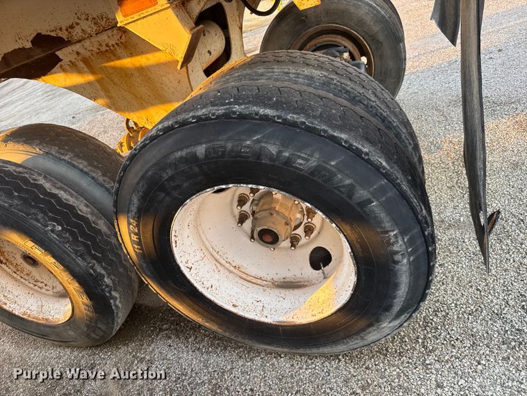 image for item EM8428 2007 Ranch ED24-30 end dump trailer