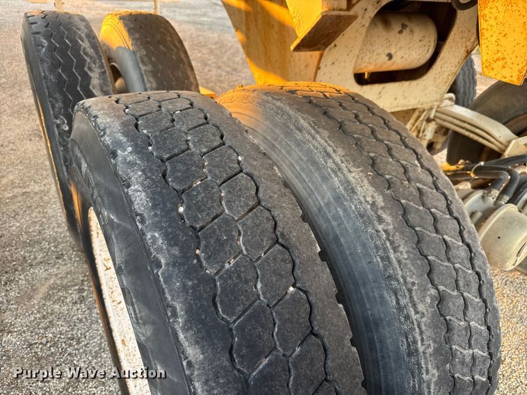 image for item EM8428 2007 Ranch ED24-30 end dump trailer