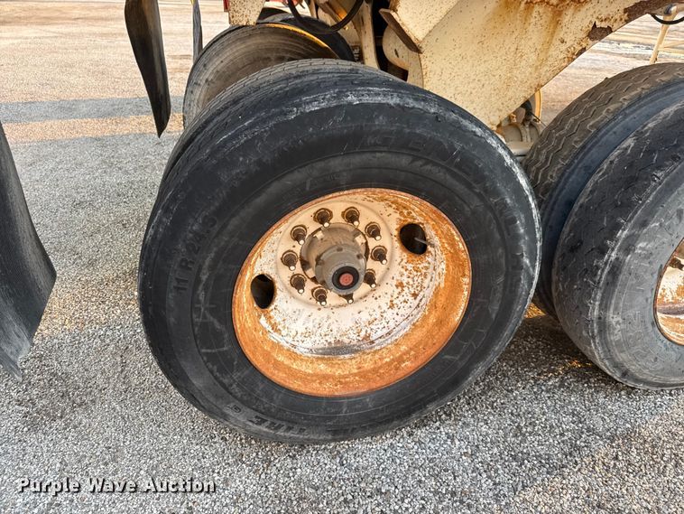 image for item EM8428 2007 Ranch ED24-30 end dump trailer