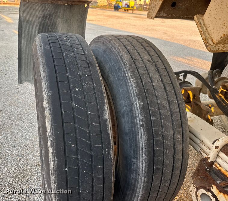 image for item EM8428 2007 Ranch ED24-30 end dump trailer