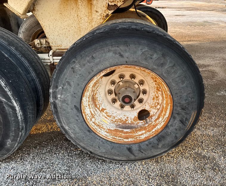 image for item EM8428 2007 Ranch ED24-30 end dump trailer