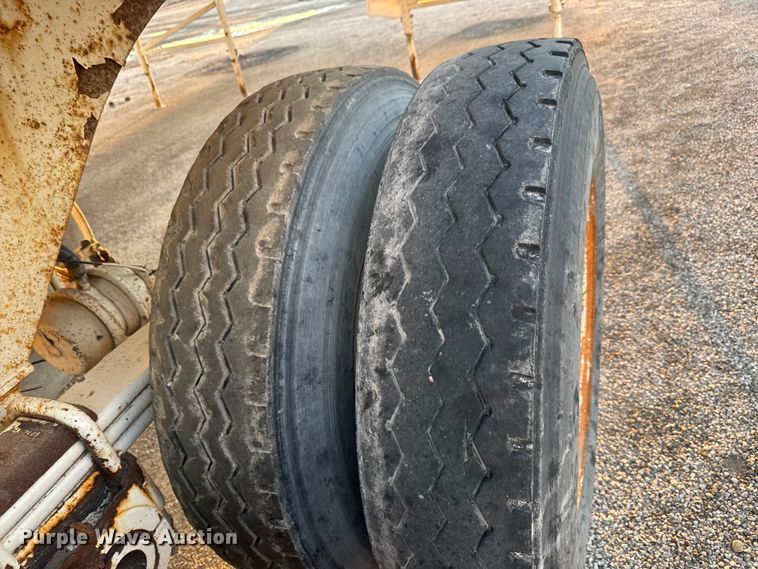 image for item EM8428 2007 Ranch ED24-30 end dump trailer