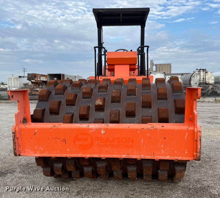 image for item EM8429 Hamm 2422 DS single drum roller