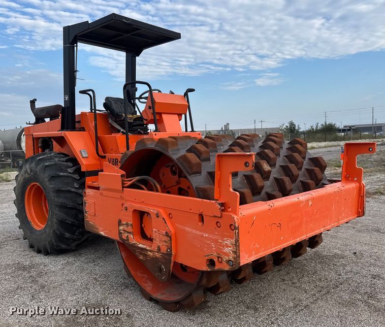 image for item EM8429 Hamm 2422 DS single drum roller