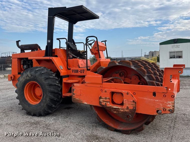 image for item EM8429 Hamm 2422 DS single drum roller