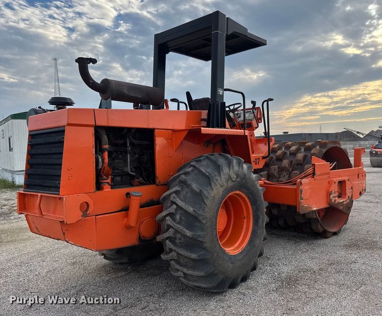 image for item EM8429 Hamm 2422 DS single drum roller