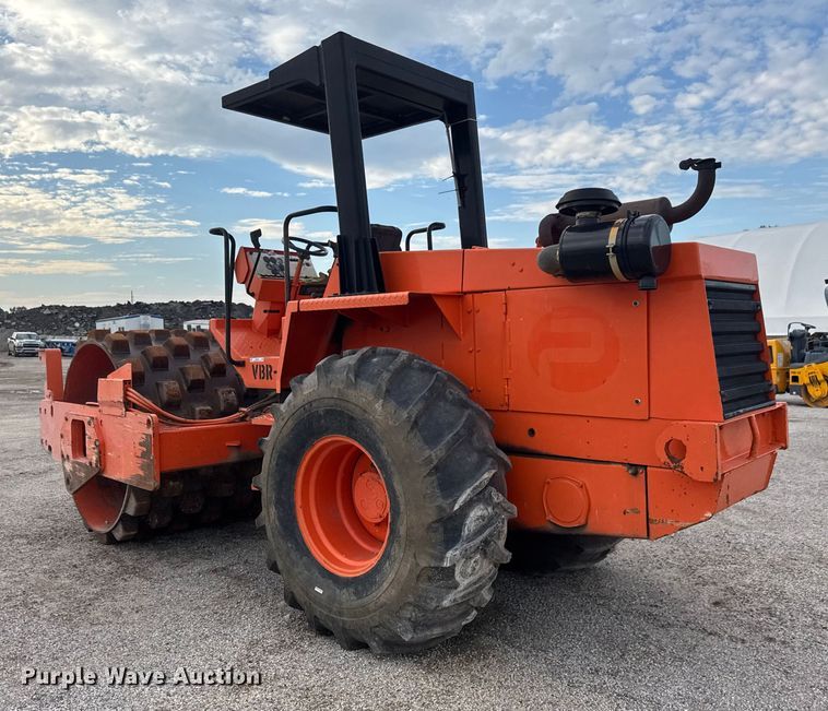 image for item EM8429 Hamm 2422 DS single drum roller