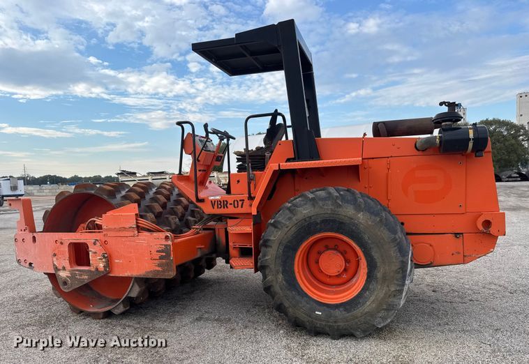 image for item EM8429 Hamm 2422 DS single drum roller