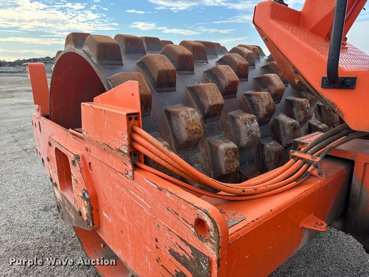 image for item EM8429 Hamm 2422 DS single drum roller