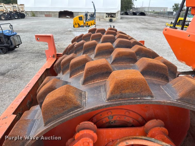 image for item EM8429 Hamm 2422 DS single drum roller