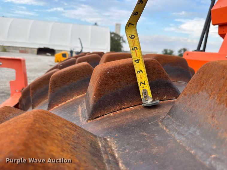 image for item EM8429 Hamm 2422 DS single drum roller