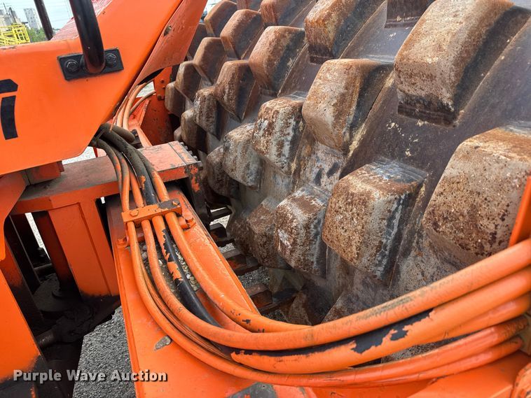 image for item EM8429 Hamm 2422 DS single drum roller