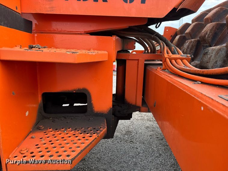 image for item EM8429 Hamm 2422 DS single drum roller