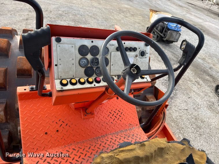 image for item EM8429 Hamm 2422 DS single drum roller